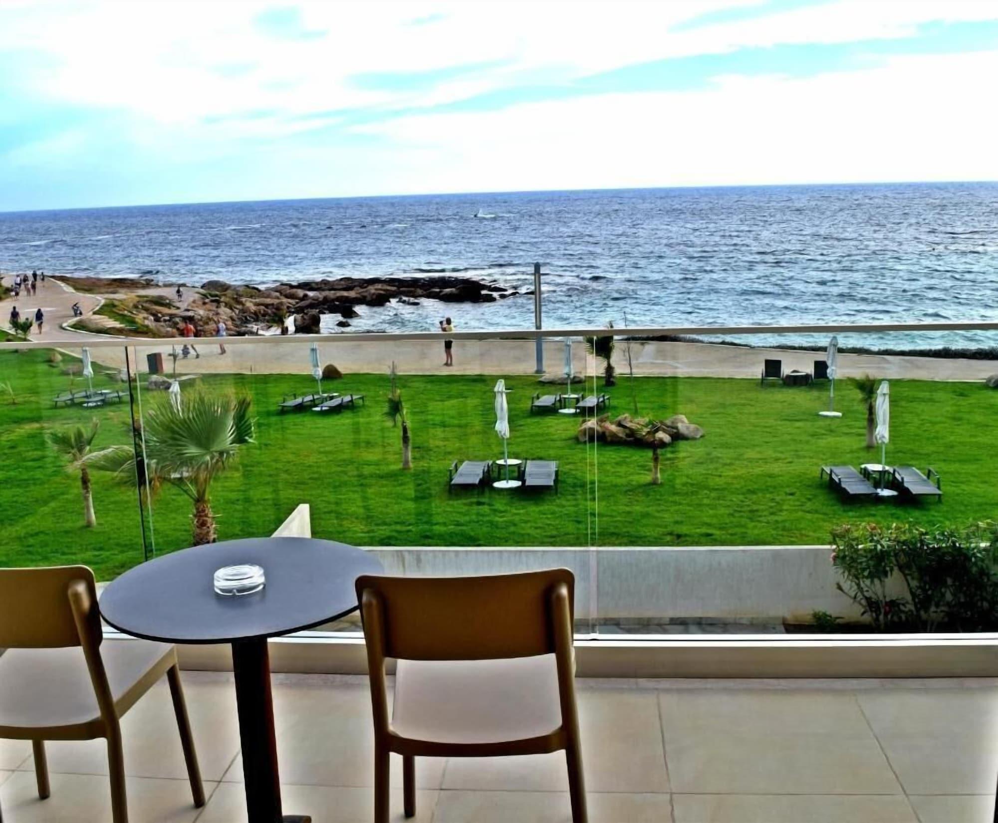 Amphora & 4* Pafos